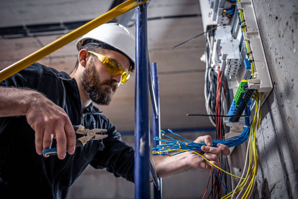 Best Emergency Electrical Repair  in Deephaven, MN
